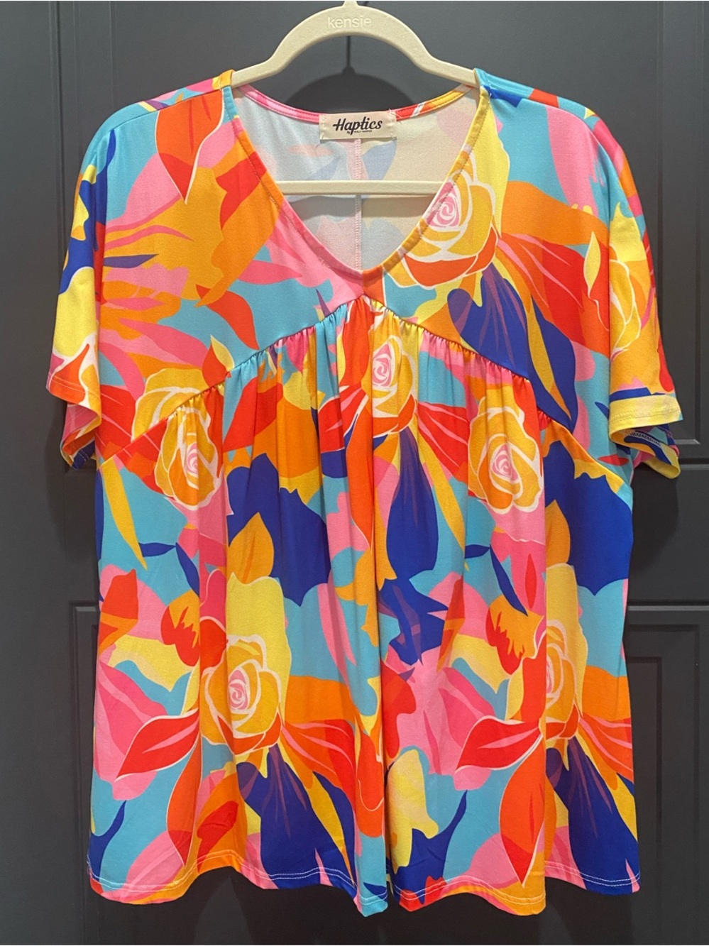 Oversized Haptics Bright Floral Top Size Medium - Fits L/XL